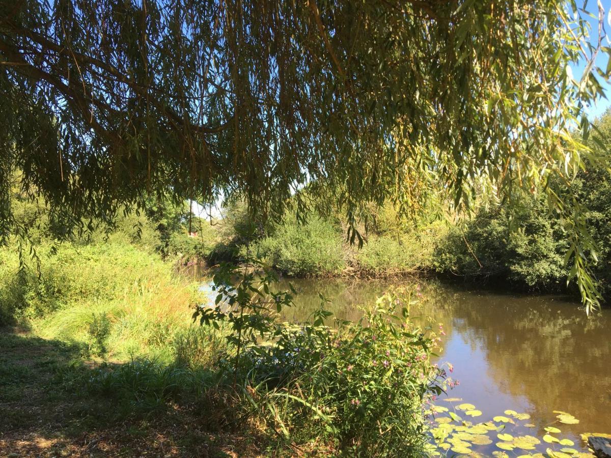 Les Bruyeres Gite Montbron Exterior foto