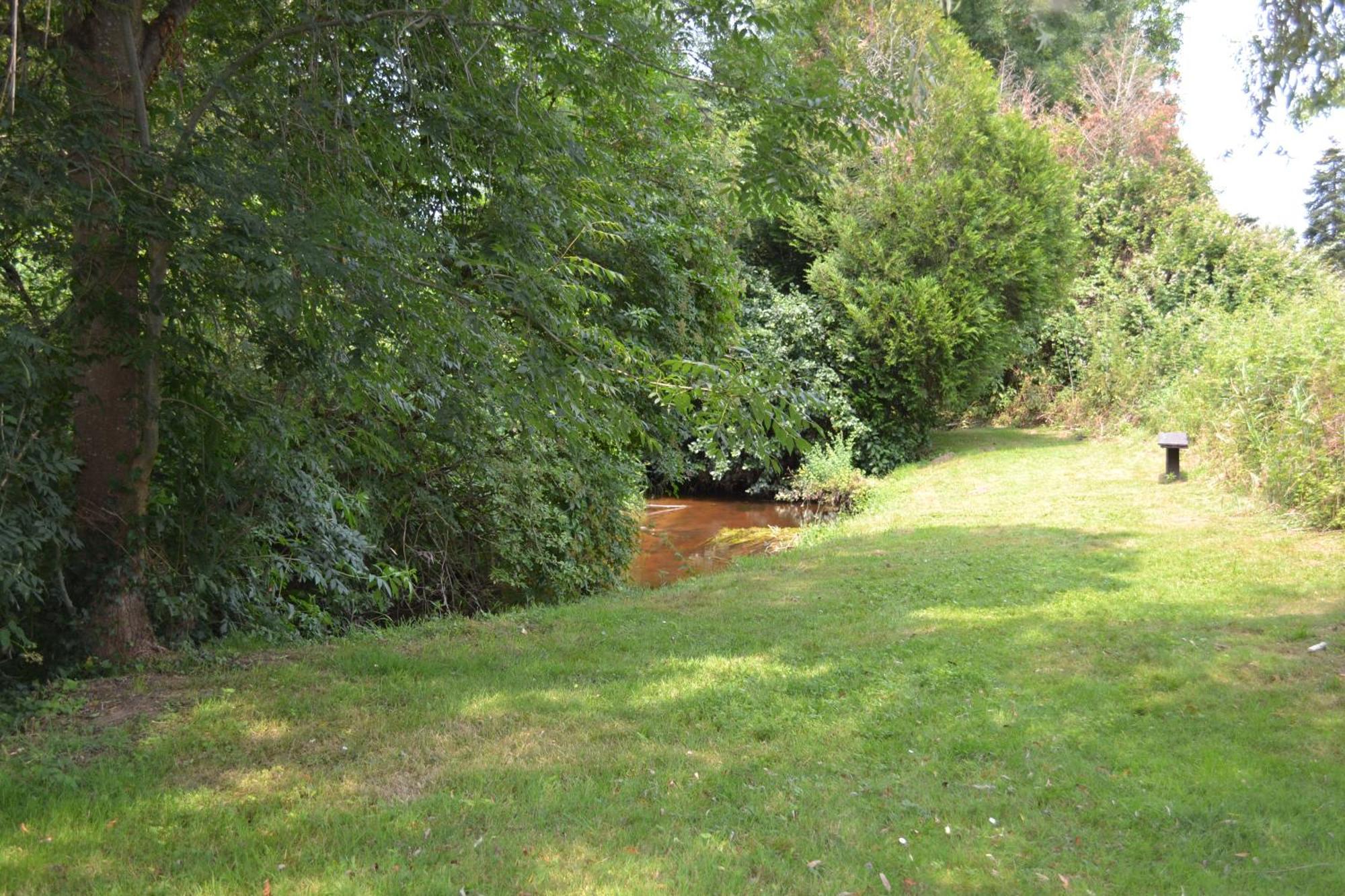 Les Bruyeres Gite Montbron Exterior foto